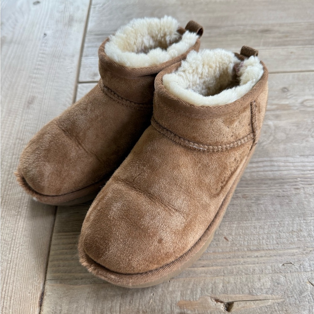 UGG Classic Ultra Mini (Big Kid)